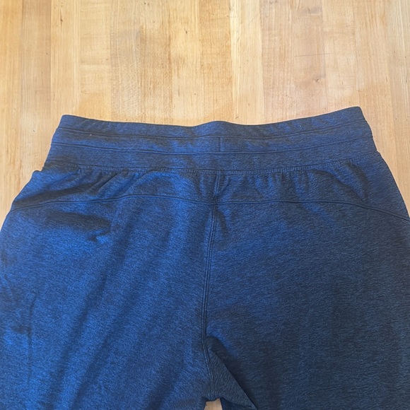 Women’s Lululemon joggers sz 14 - Picture 5 of 8